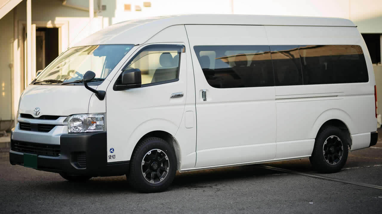ハイエース（14名乗り）